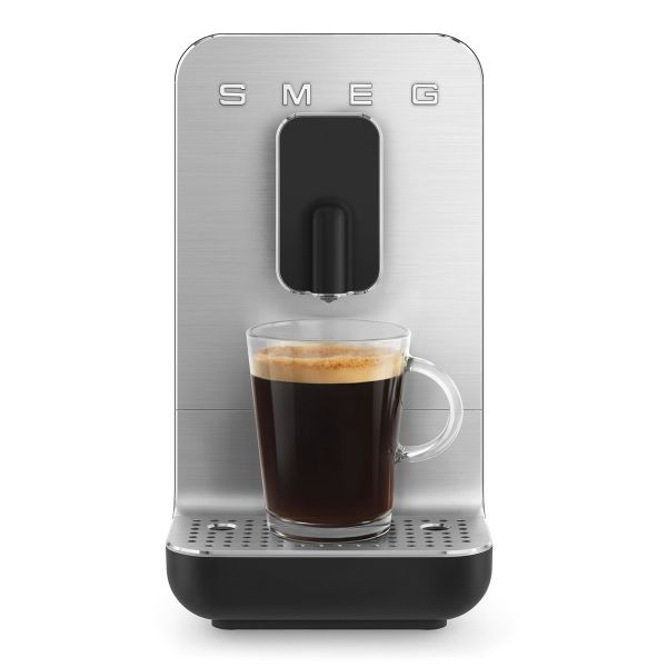 SMEG - Koffieapparaten - BCC11BLMEU Espressomachine volautomaat Zwart