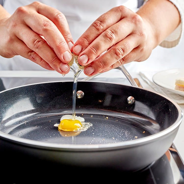 pdp_masonry-content_demeyere_alu-pro-cera-5_pan_heats-up-quickly_750x750